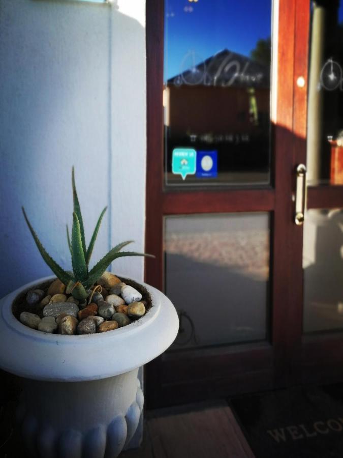 Old House Lodge Beaufort West Bagian luar foto
